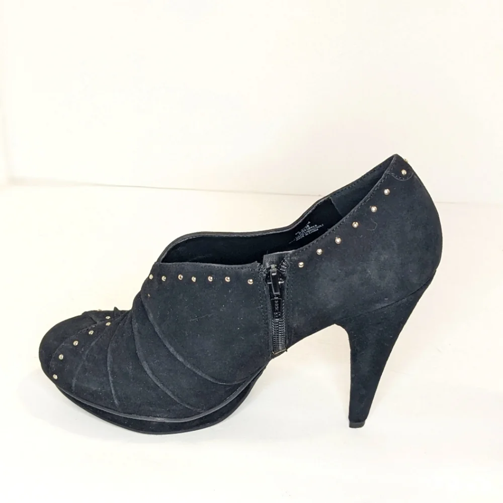 Bcbgeneration suede ankle boots